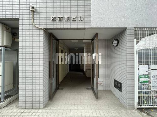 佐古前ビルの玄関