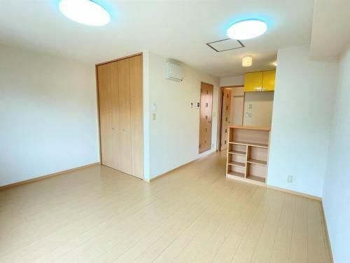 リビングタウン乙田C棟の居間