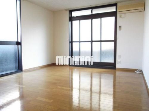 ハイステージ塩浜の居間