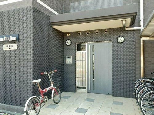 トレスオハス稲葉荘の玄関