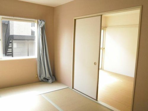 ジュエルアサノB棟の居間