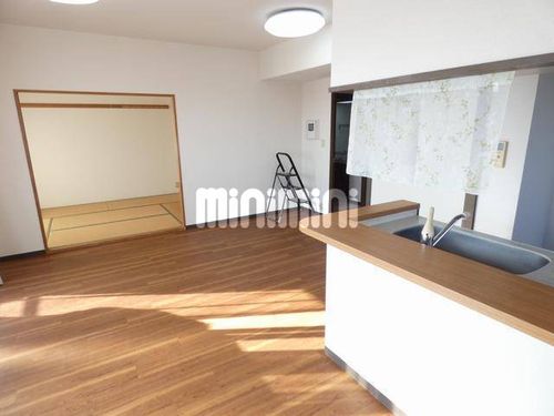 ミツイロイヤル大里駅前の居間