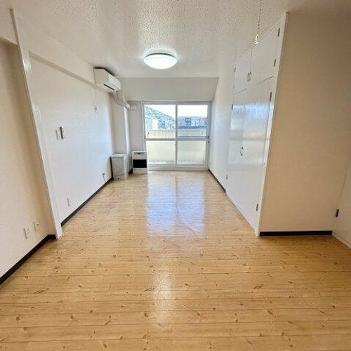 H.YamajiBuill407の居間