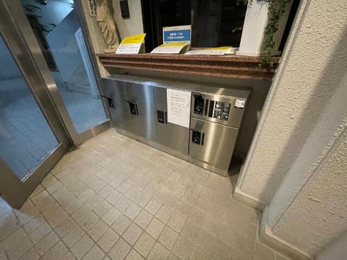 ファーストスプリングの玄関