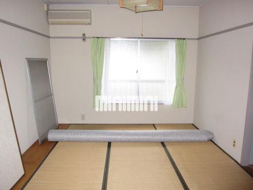 グリーンヒル山手の居間