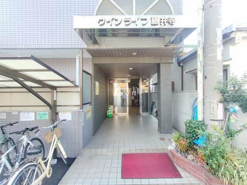 ウィンライフ藤井寺の玄関