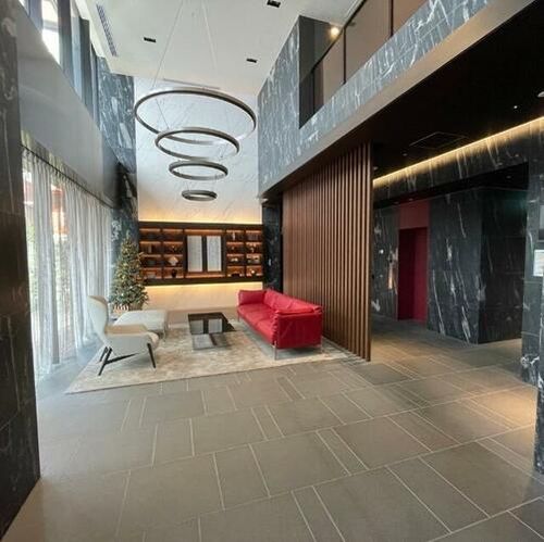 プラウドタワー栄の玄関