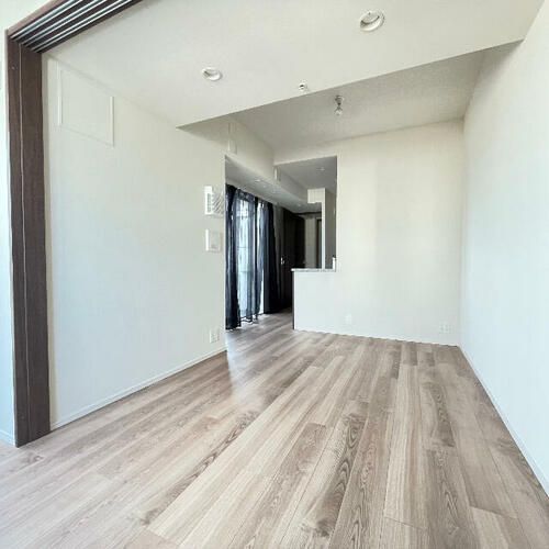 プラウドタワー栄の居間