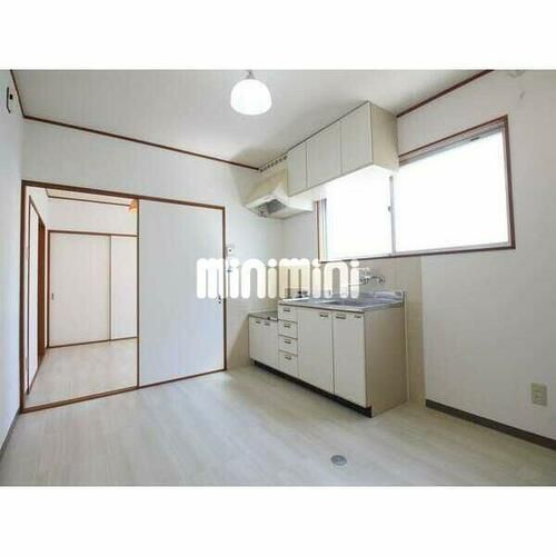 メゾンシエテ202の居間