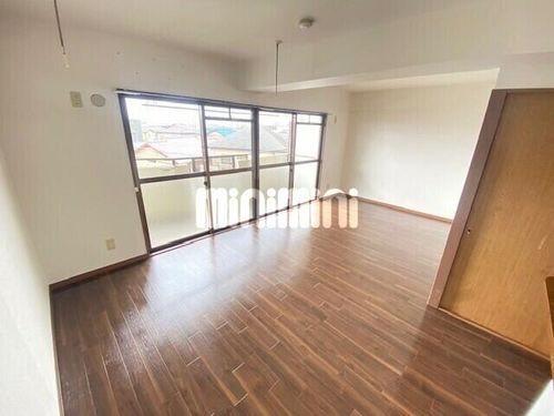 ソレアード中央の居間