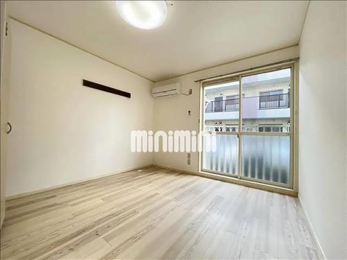 サンライズ A棟の居間