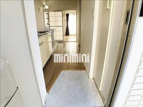 アーバンアオヤマの玄関