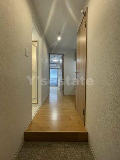 ソリティア桃谷の玄関