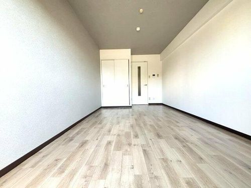 スタンドアップ古市の居間