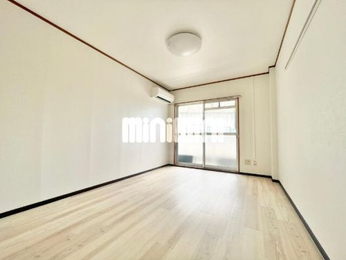 アートハウスKの居間