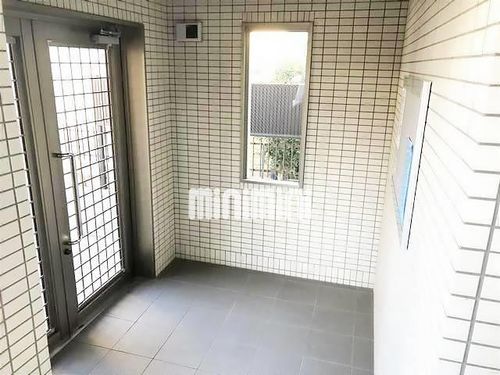 A・City二本木新町の玄関