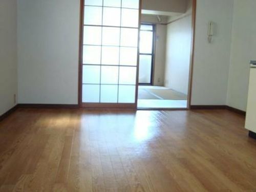 パークサイドメゾン伏見の居間