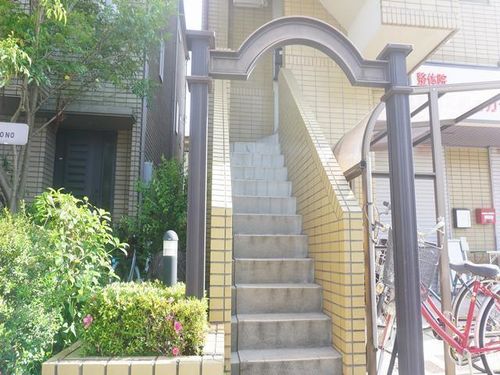 大岡ビルの玄関