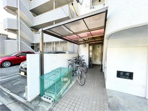 カンテイシダの玄関
