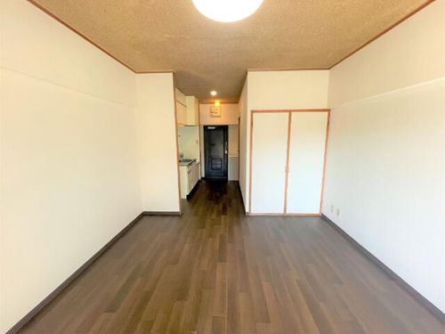 第二ビューハイツ兄山の居間