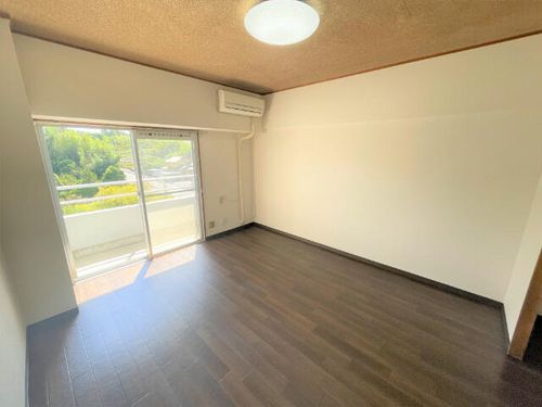 第二ビューハイツ兄山の居間