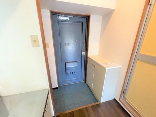 第二ビューハイツ兄山の玄関