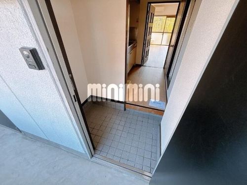 ホワイトライン長久手の玄関