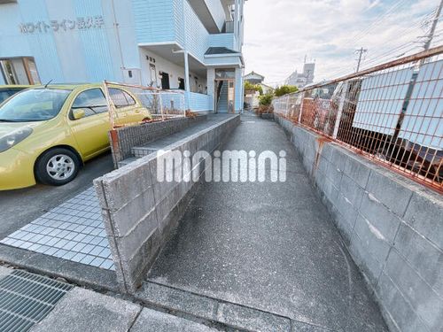 ホワイトライン長久手の玄関