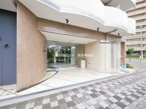 セレニテ新大阪弐番館の玄関