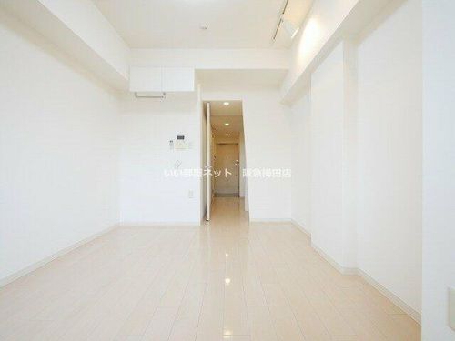 セレニテ新大阪弐番館の居間