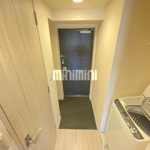 プレサンス丸の内アデルの玄関