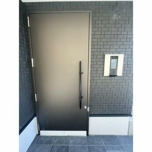 セレナコート303の玄関