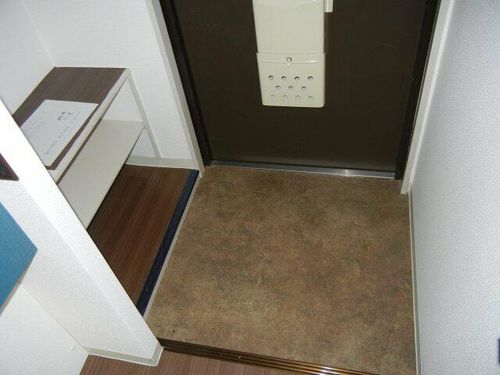 コレクション関目弐番館の玄関