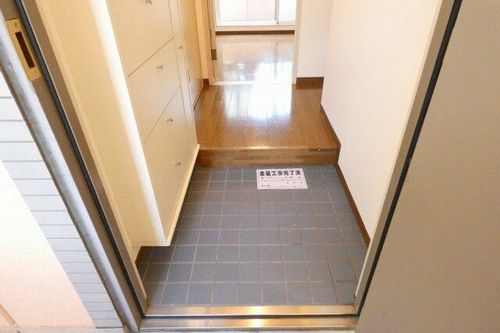 大阪府箕面市稲5丁目(マンション)の賃貸物件の玄関