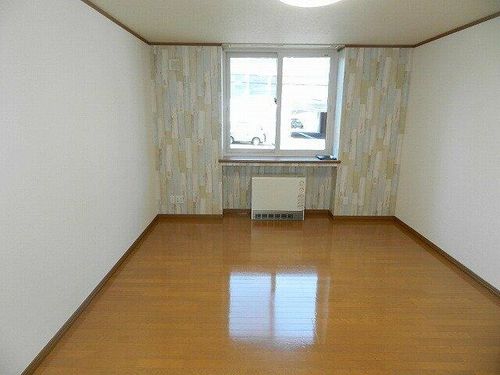 ラフィーネ知利別103の居間