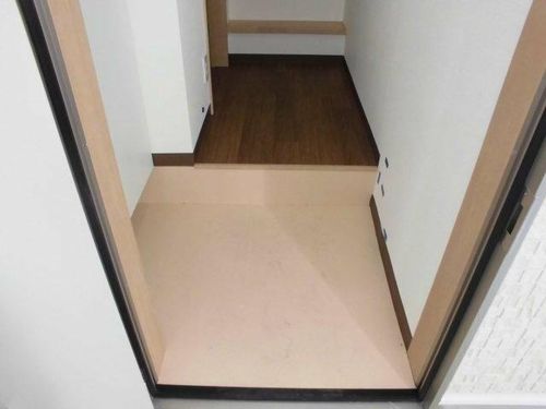 アースクエイク花塚の玄関