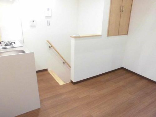 アースクエイク花塚の居間