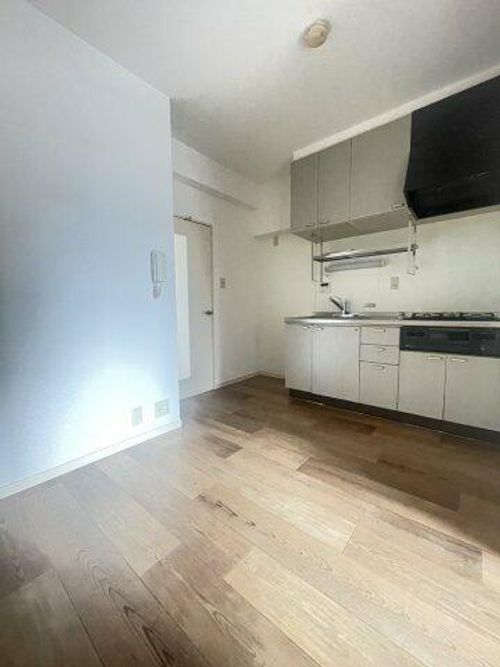 コスタレイ神戸三宮の居間