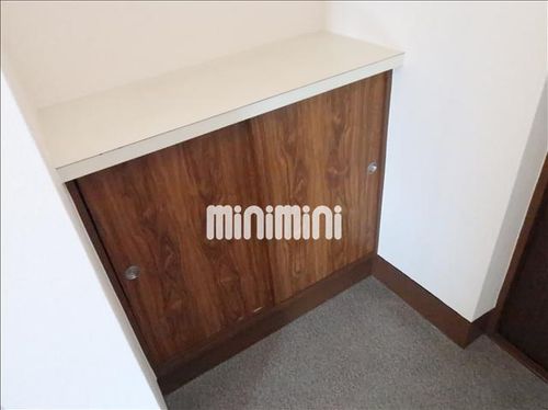 マンション一社の玄関