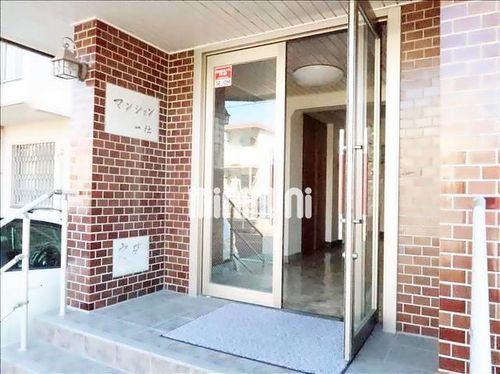 マンション一社の玄関