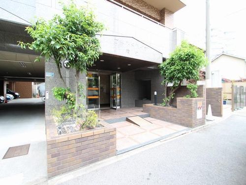 ゴールドハイツ渡辺の玄関