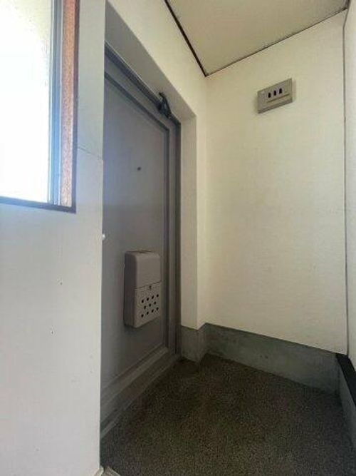 大阪府松原市立部5丁目(マンション)の賃貸物件の玄関