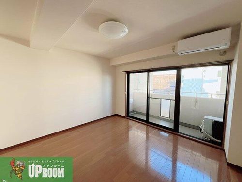 ディージービル小牧中央の居間