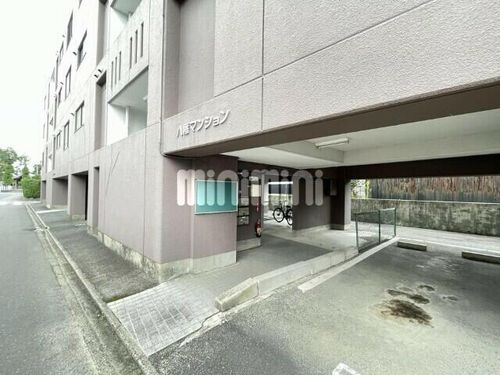 八幡マンションの玄関