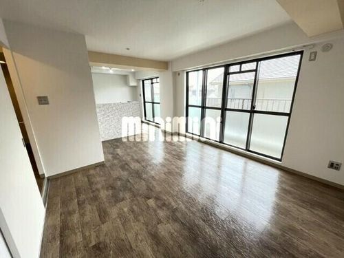 八幡マンションの居間