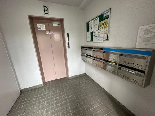 メゾンヨシザワの玄関