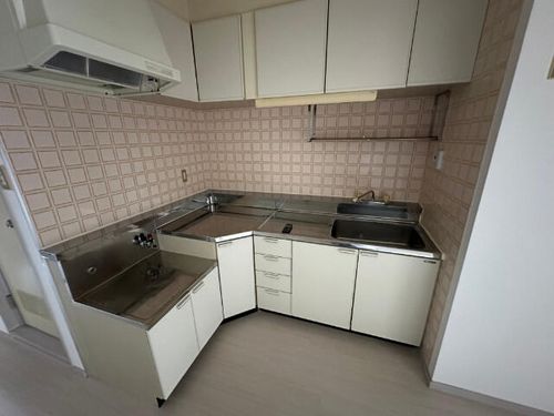 メゾンヨシザワのキッチン