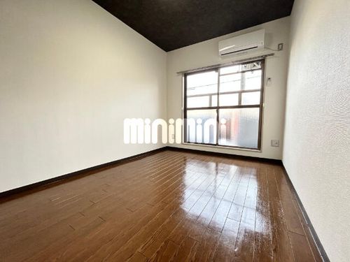 フレンズ西崎の居間