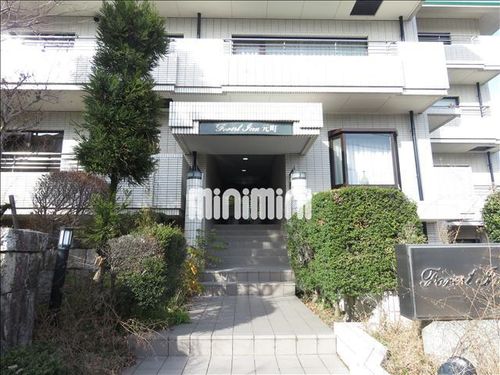 FOREST INN元町の玄関