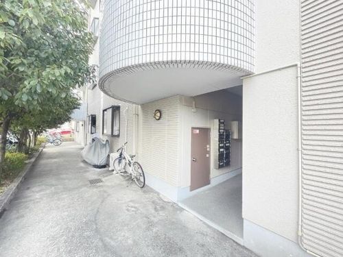 エステート徳重の玄関